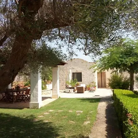 Trullo Lavinia - *
